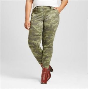 Ava and Viv Green Camo Print Skinny Jegging Pants
